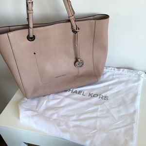 Michael Kors Jet Set Zip Tote